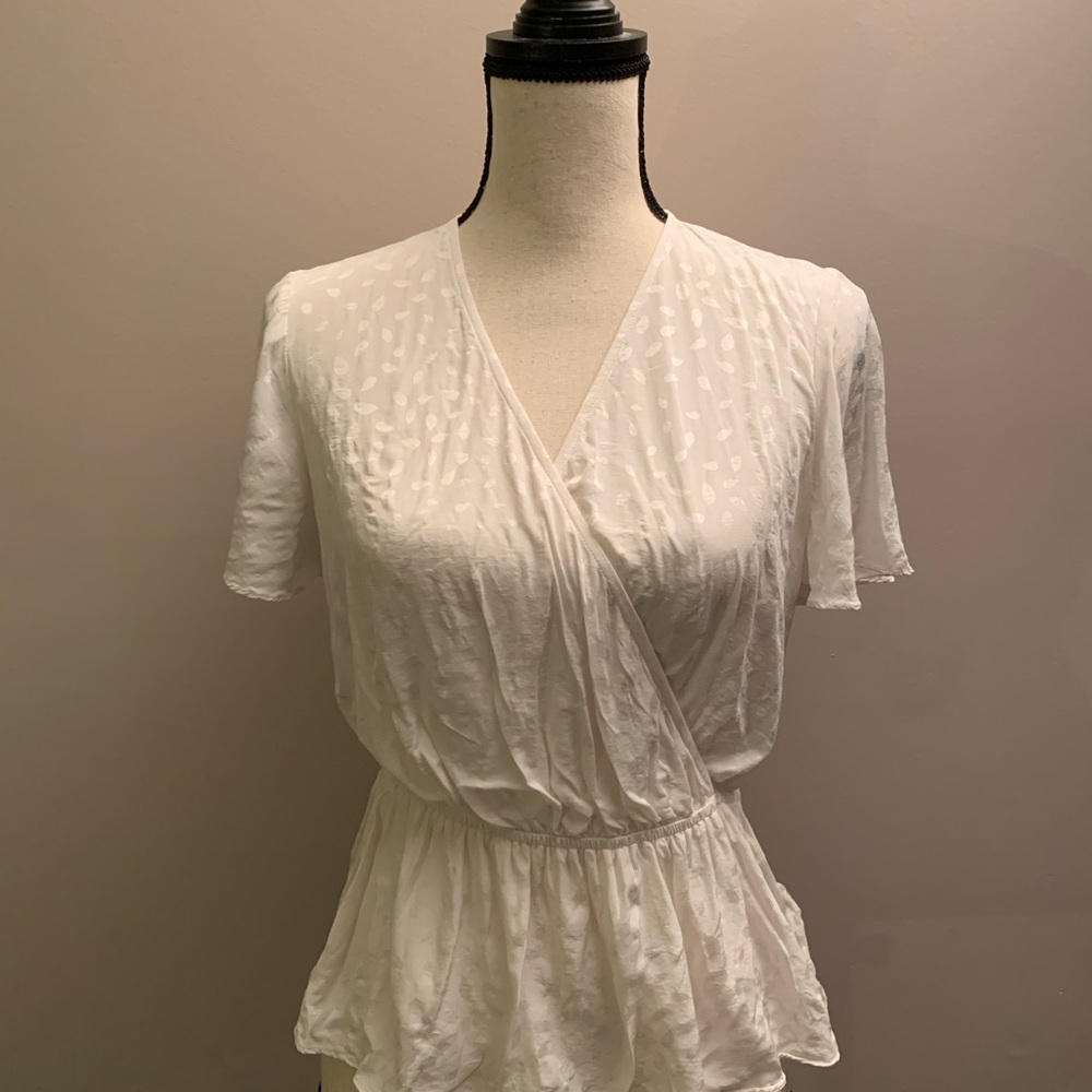 Flutter sleeve peplum top!